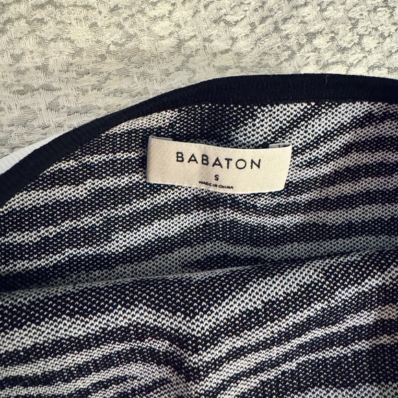 💥Clearance!!💥 Aritzia Babaton strapless cropped bandeau top animal zebra print - Picture 4 of 8